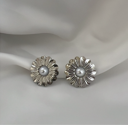 Daisy Pearl Earrings