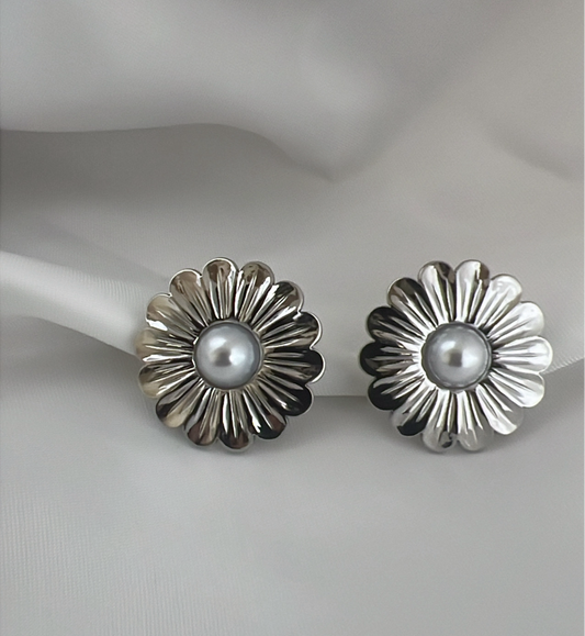 Daisy Pearl Earrings